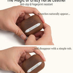 Two-part demonstration showing how scratches on genuine crazy horse leather naturally appear, and then easily disappear with a simple finger rub. Anti-slip and fingerprint resistant.